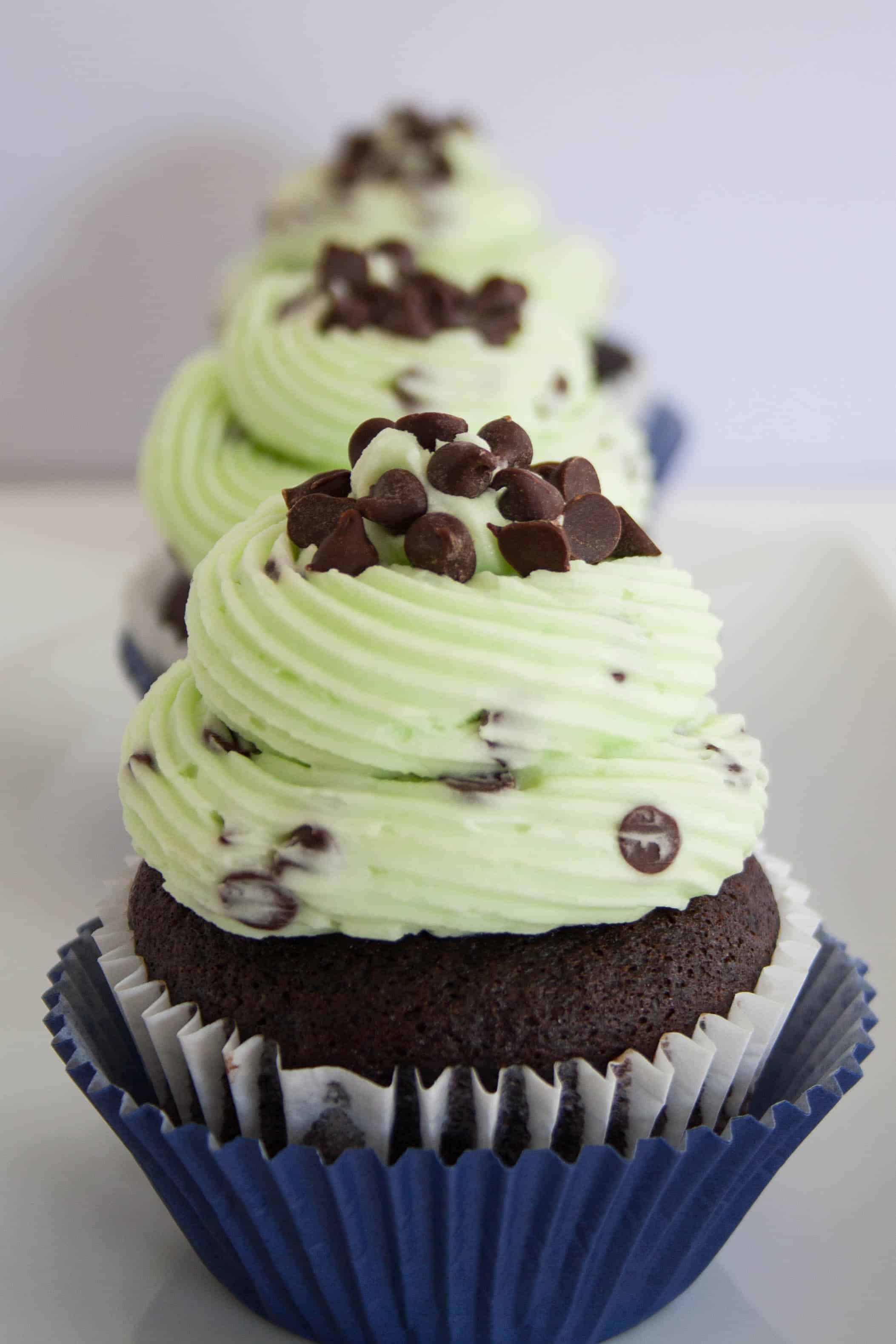 CHOCOLATE MINT CHOCOLATE CHIP CUPCAKES. Moist and fluffy chocolate cupcake with a mint chocolate chip buttercream. Taste like the popular ice cream flavor. 