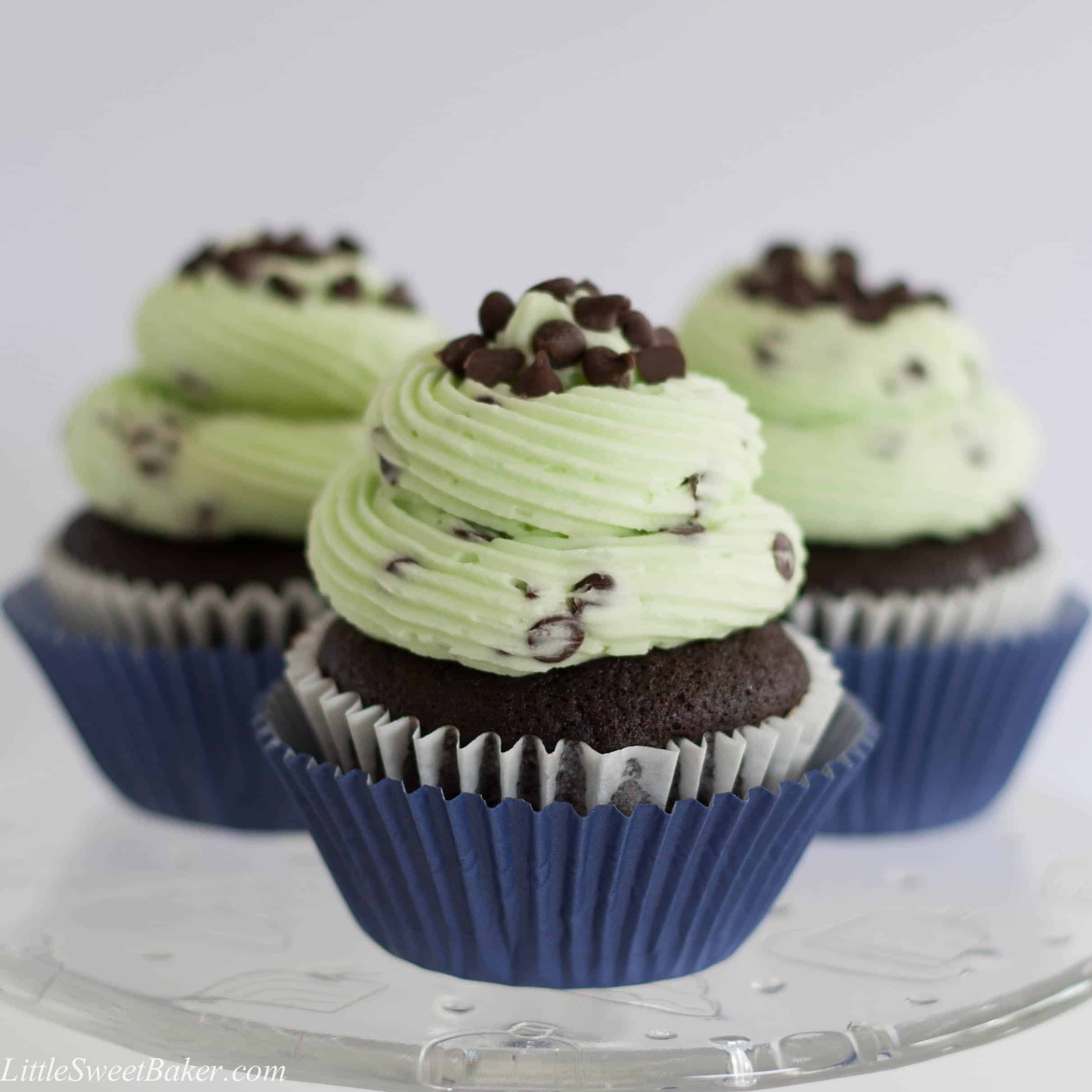 CHOCOLATE MINT CHOCOLATE CHIP CUPCAKES. Moist and fluffy chocolate cupcake with a mint chocolate chip buttercream. Taste like the popular ice cream flavor. 