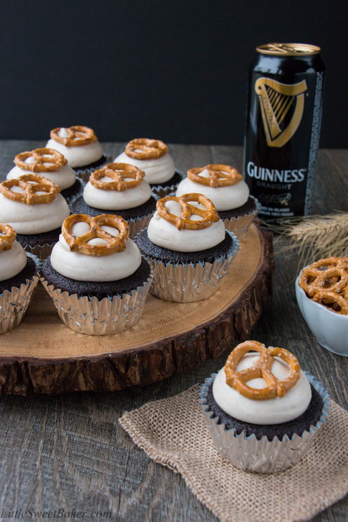 Chocolatey boozy cupcakes topped with a sweet cinnamony frosting and crunchy salty pretzel. Beer + cupcakes = tasty fun!
