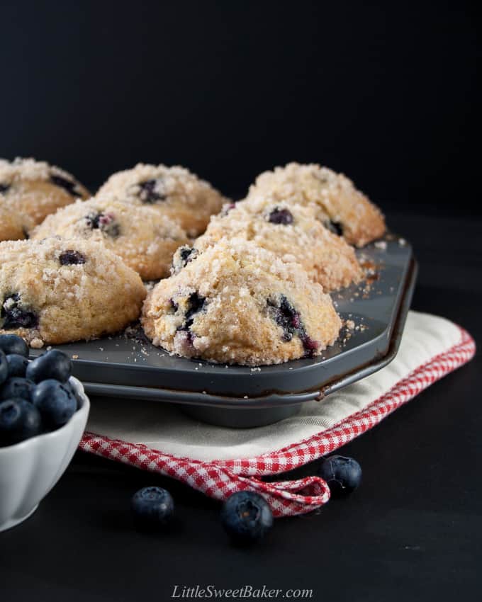 https://www.littlesweetbaker.com/wp-content/uploads/2019/05/blueberry-muffins-1.jpg