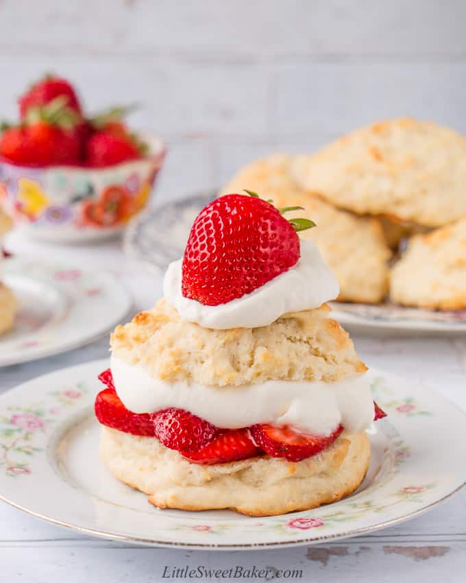 Strawberry Meringue Cake with almond biscuit - Klara`s Life