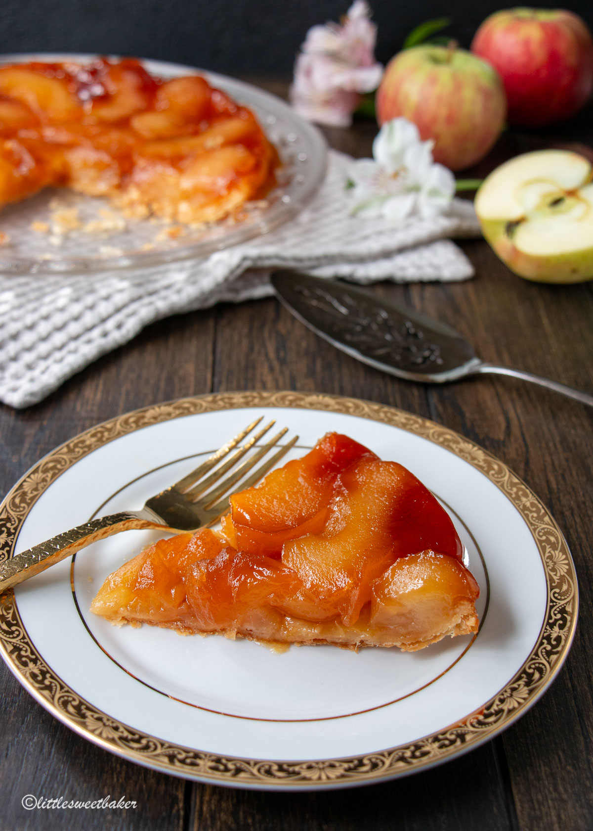 Tarte Tatin Recipe (With Apples and Buttery Crust)